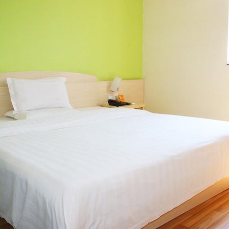 7Days Inn Qingdao Development Zone Jinshatan Extérieur photo